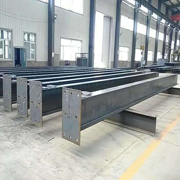 Realizare structuri pentru hale metalice
