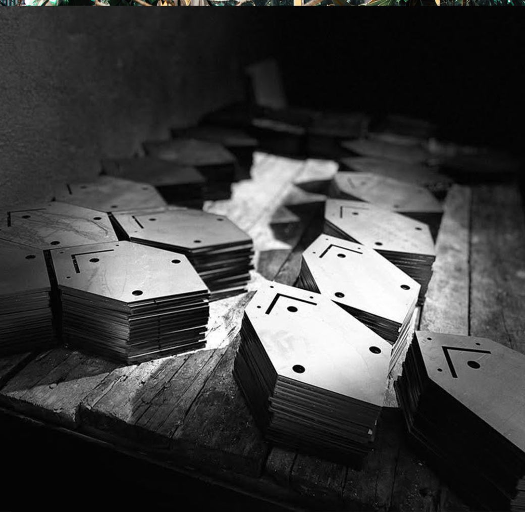 Placa metalica taiata laser